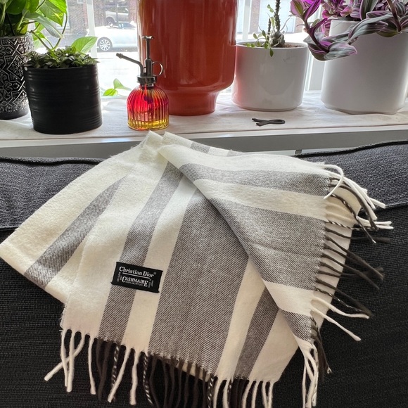Christian Dior Cashmaire scarf - Picture 4 of 5